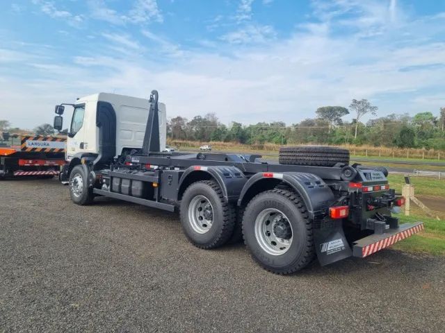 Caminhão Volvo VMX 360 6X4 EURO 6 Roll On Roll Off