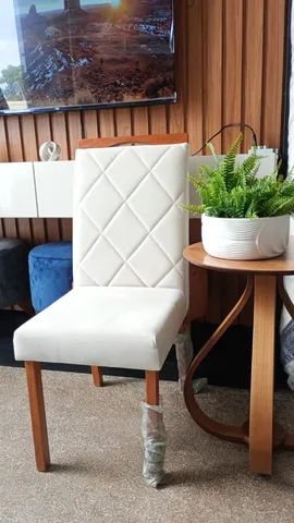 Cadeira Acolchoada Madeira Maciça ** nova na caixa**