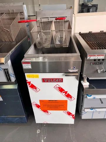Fritadeira a Gás Vulcan LG300 capacidade 20 litros oleo com 2 cestas 