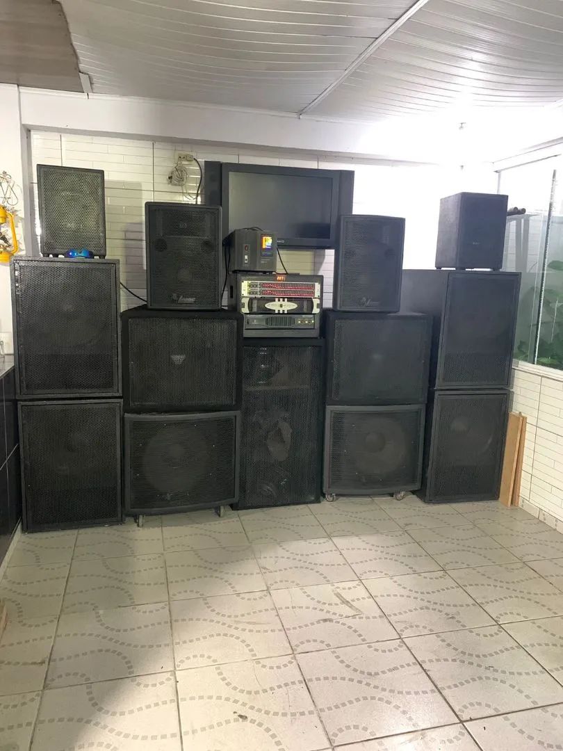 DJ para festa com som e luzes - Foto 4
