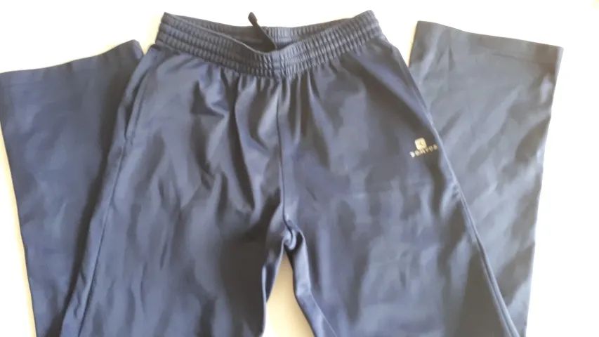 Calça Infantil para Ginástica - tam 8 Marca Decathlon - Azul Marinho - seminova bom estado - Foto 4