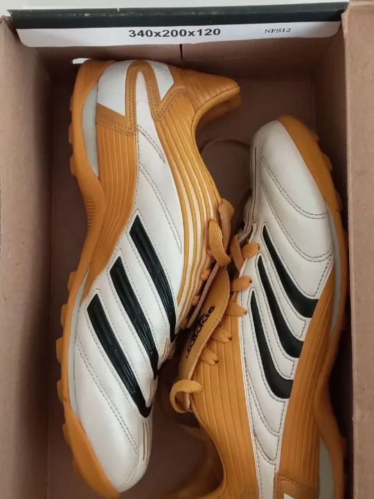 Chuteira Adidas