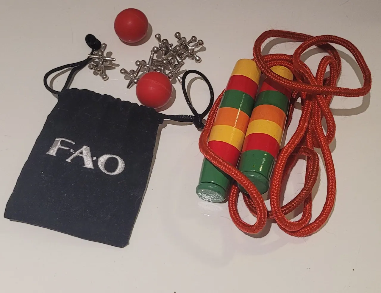 Kit corda e 10 jacks and ball. FAOSHWARZ para Toys R Us.