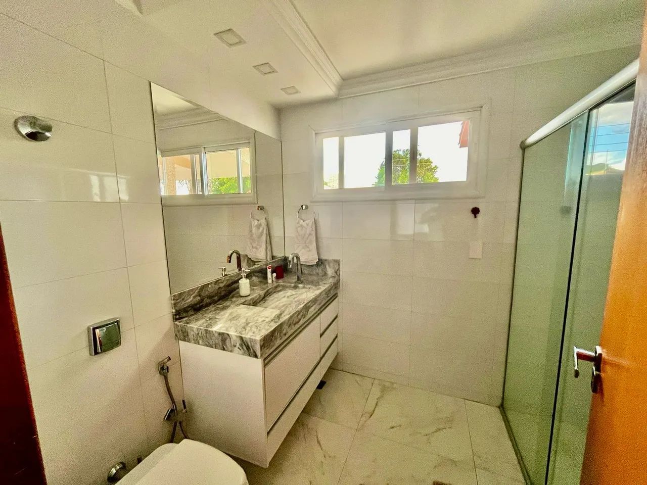 NOVISSIMO - Sobrado no Setor Universitário, 4 quartos, excelente área de lazer, pomar e ho - Foto 15