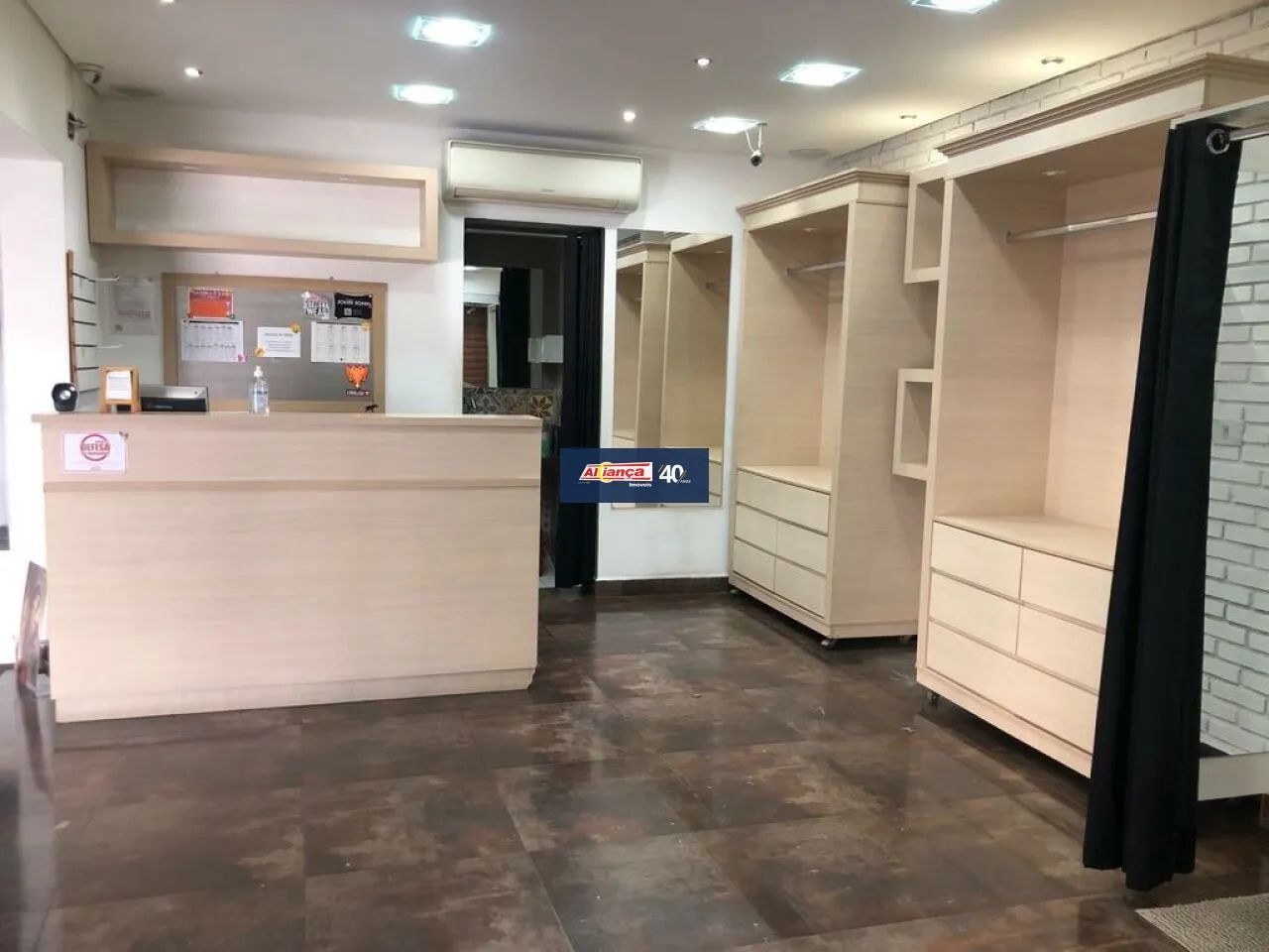 Salão com 60m² e 2 vagas de garagem para alugar no Jardim Maia - por R$ 5.000,00 - Foto 2