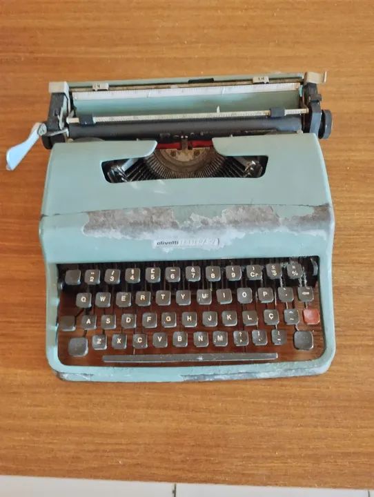 Máquina de datilografia Olivetti 64962666590466122