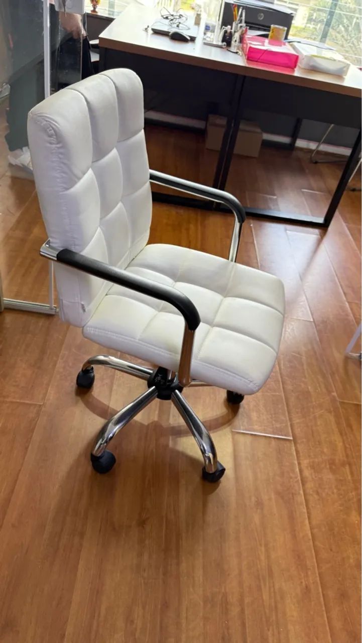 Cadeira de Escritório Branca com Rodinhas - Foto 6