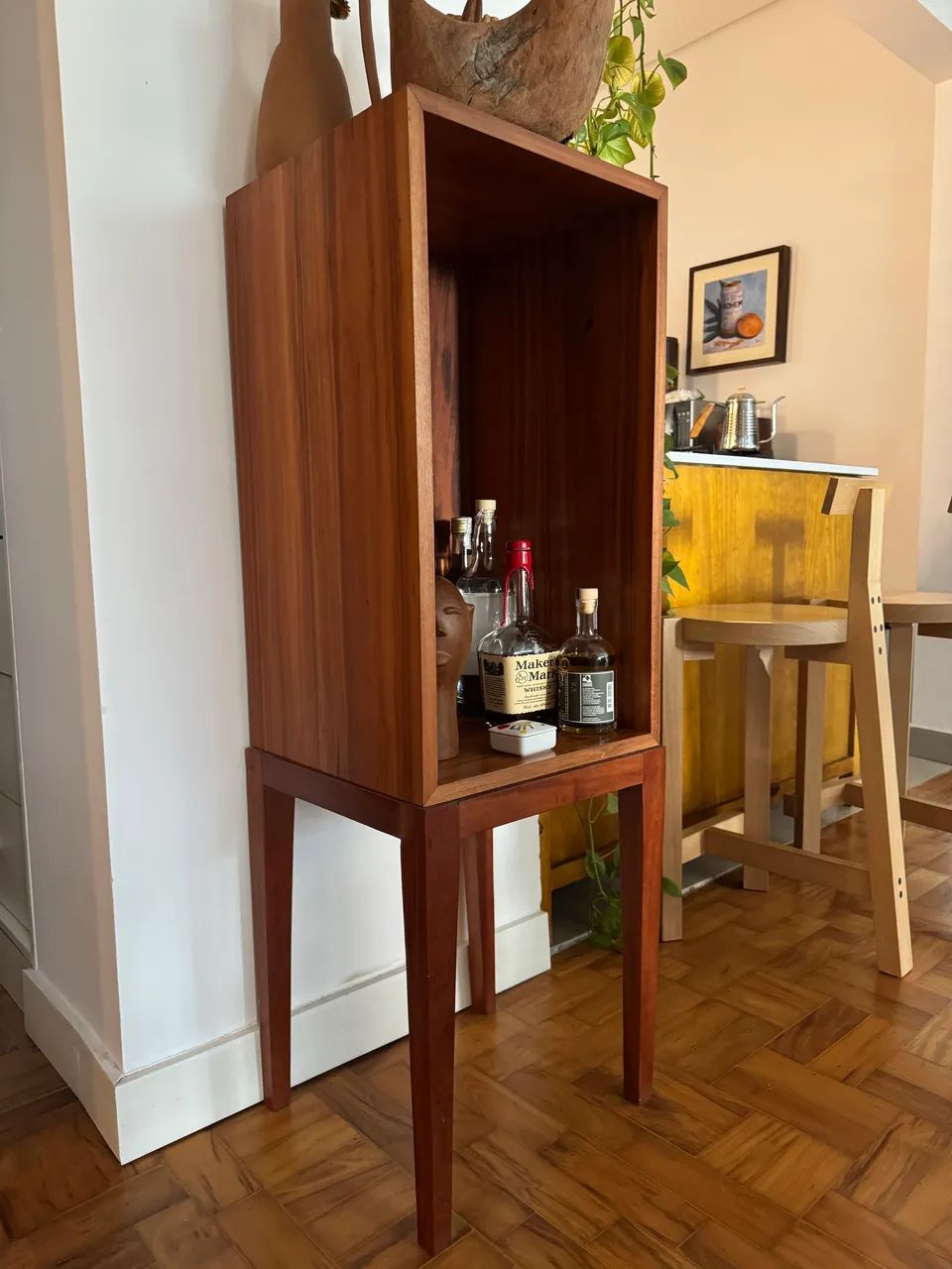 Móvel bar em madeira maciça 