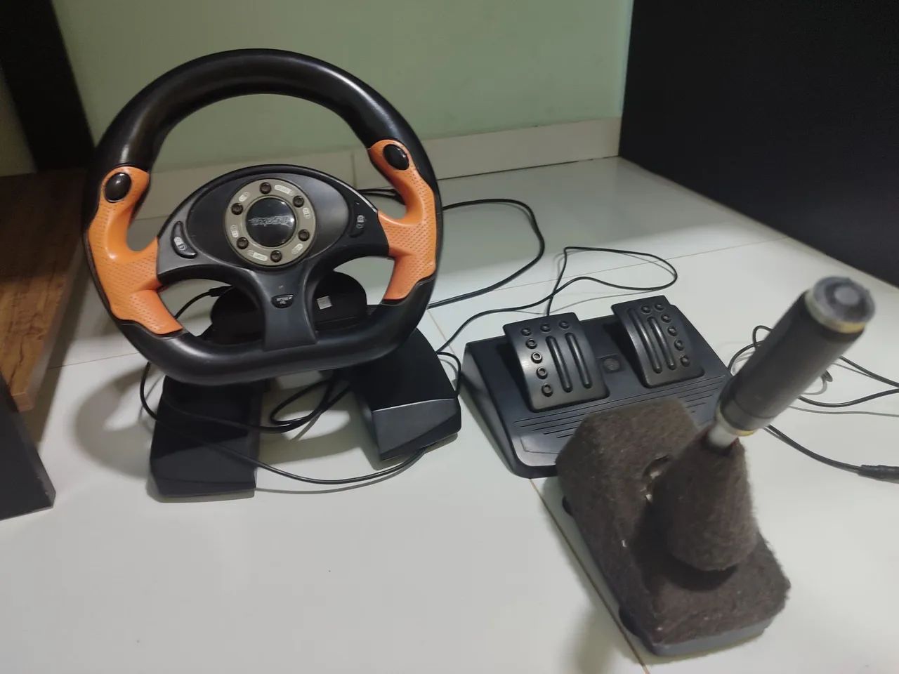 Kit para jogar jogos de corrida 
