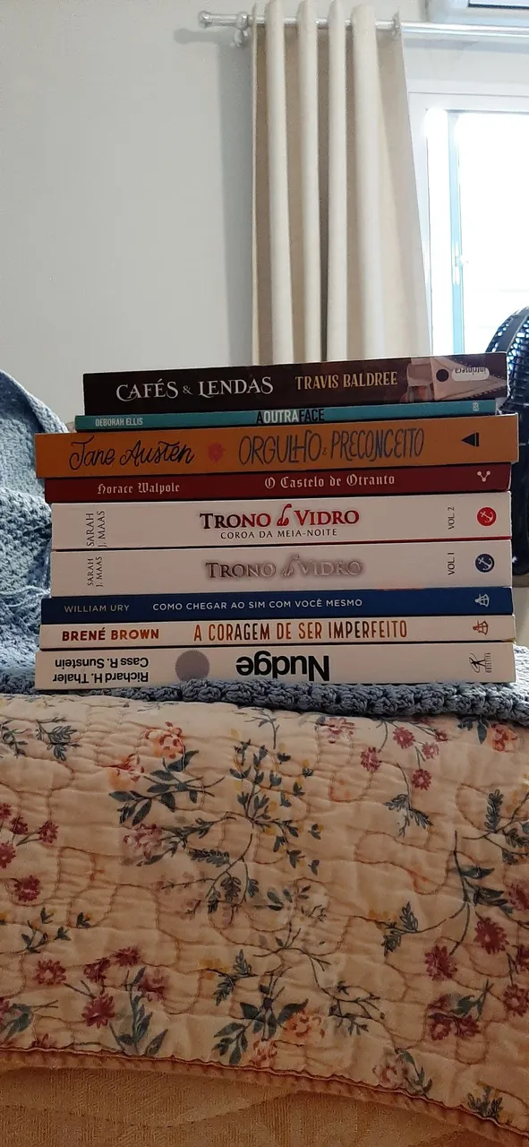Livros diversos - Romance, autoajuda e fantasia