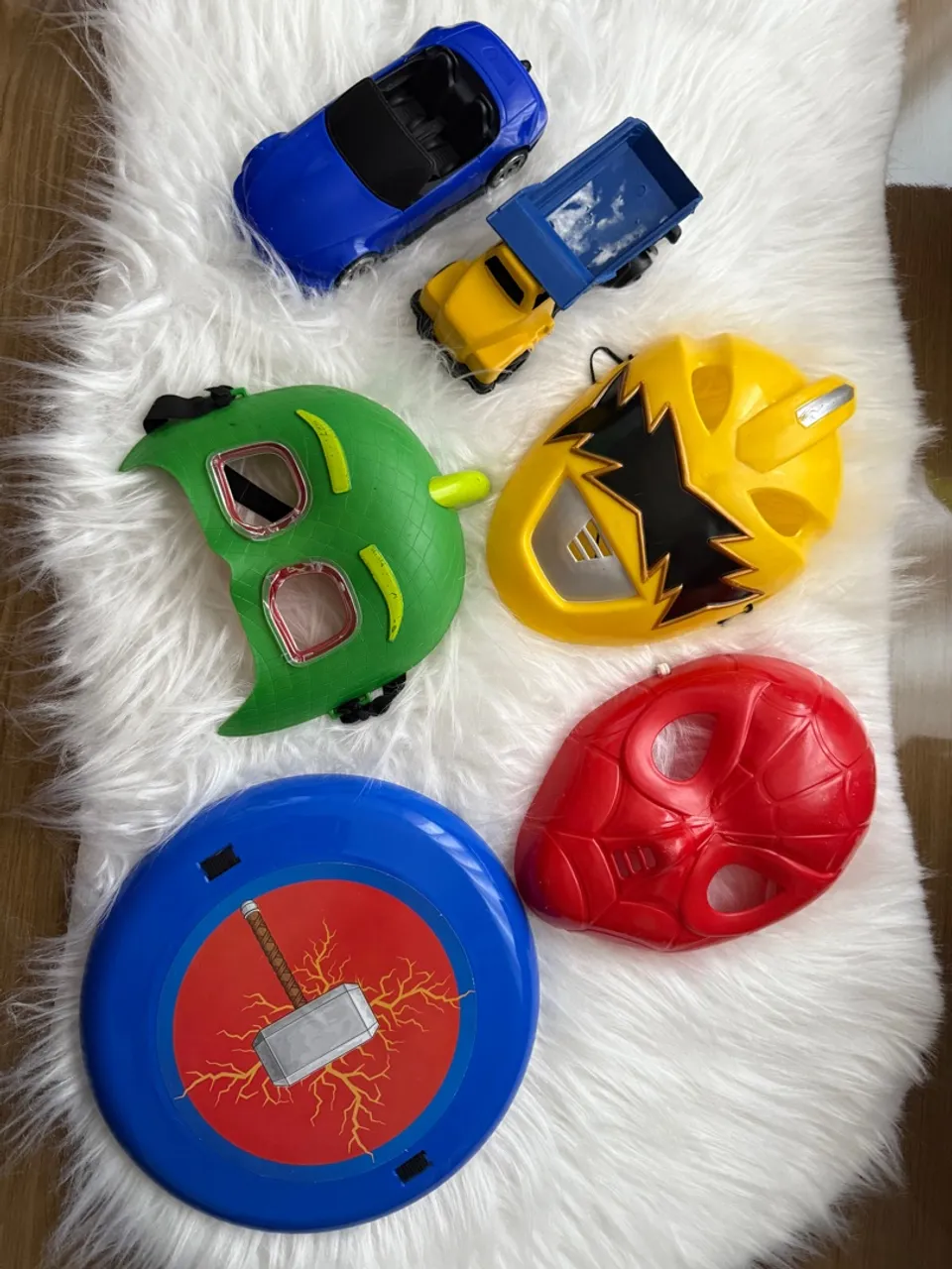 Kit de Máscaras e Carrinhos Divertidos