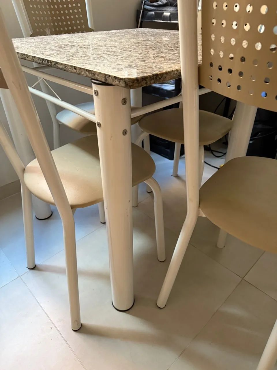Mesa de Jantar com Tampo de Granito - Foto 2