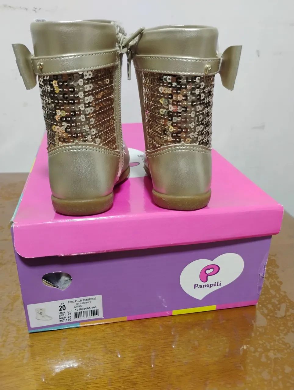Botas infantis douradas com brilho e laço - Foto 2