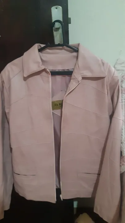 Jaqueta de couro rosa feminina