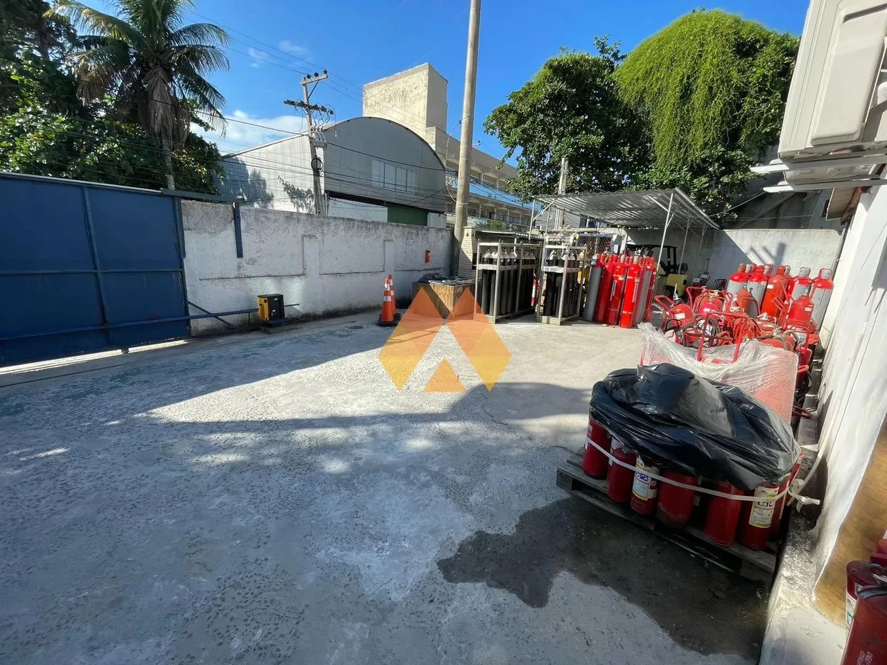 Espaço Industrial c/ 720m² e 500m² de Galpão no Novo Cavaleiros!!