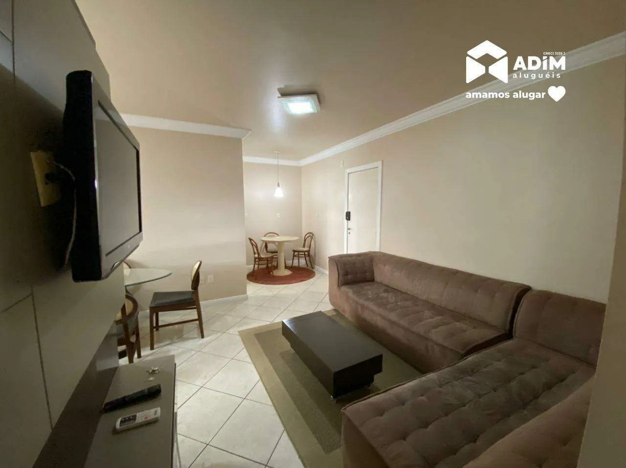 Aluguel anual: Apartamento de 2 quartos no centro em Balneário Camboriú