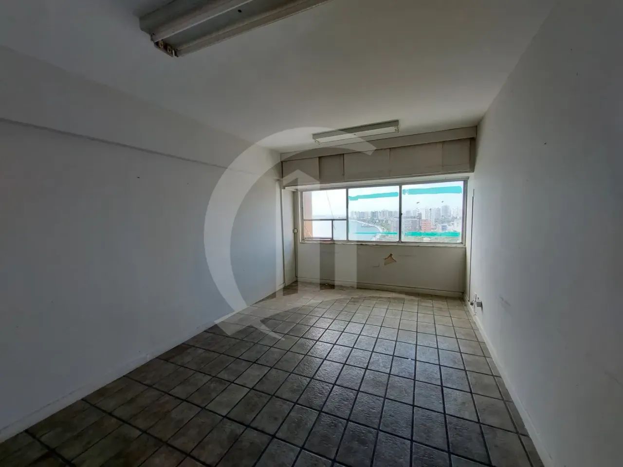 Sala Comercial com 25m² para Locação no Bairro Centro - Foto 2