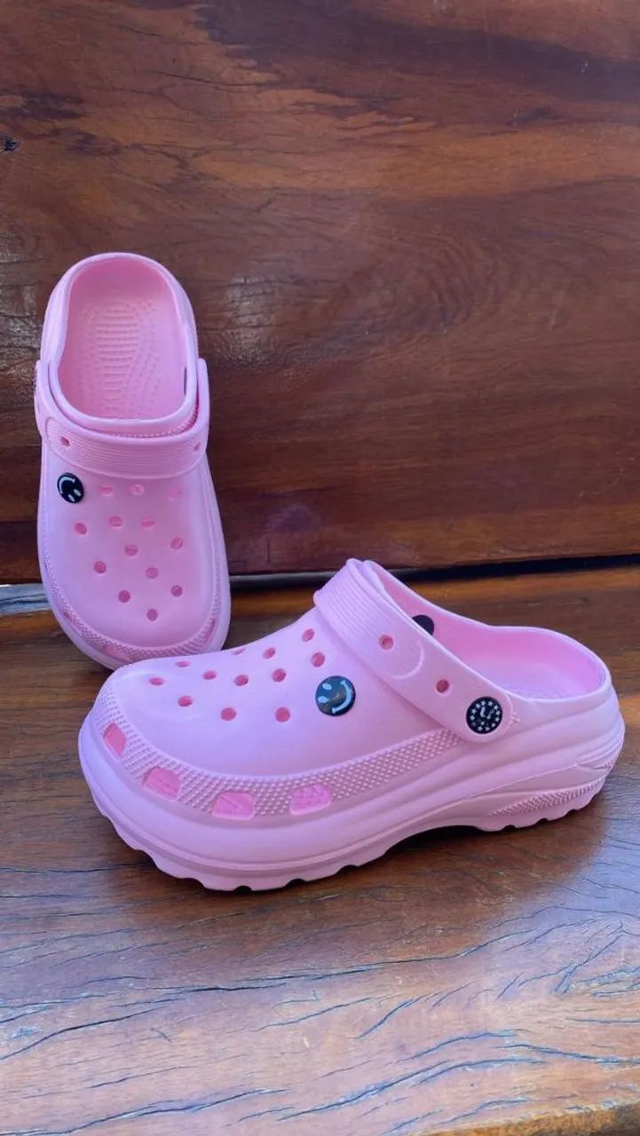 Sandálias Crocs Rosa - Conforto e Estilo!