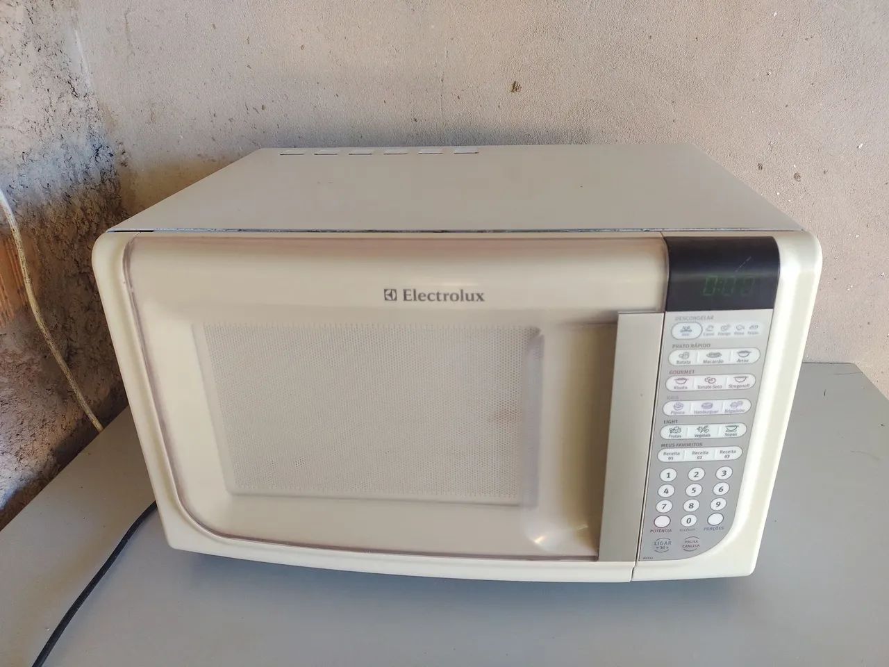 Micro-ondas Electrolux 31 litros grande funciona perfeitamente testo na hora 
