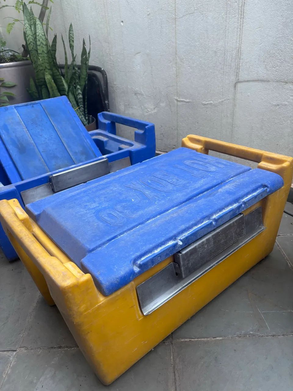 Caixa térmica HotBox 30 litros - alimentos