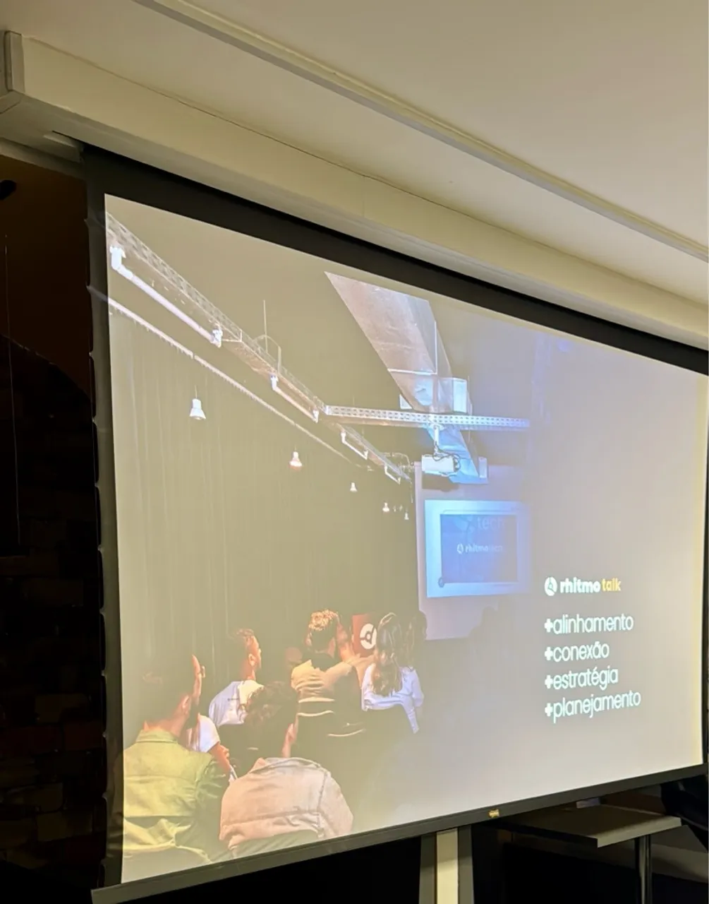 Tela de Projeção Elétrica