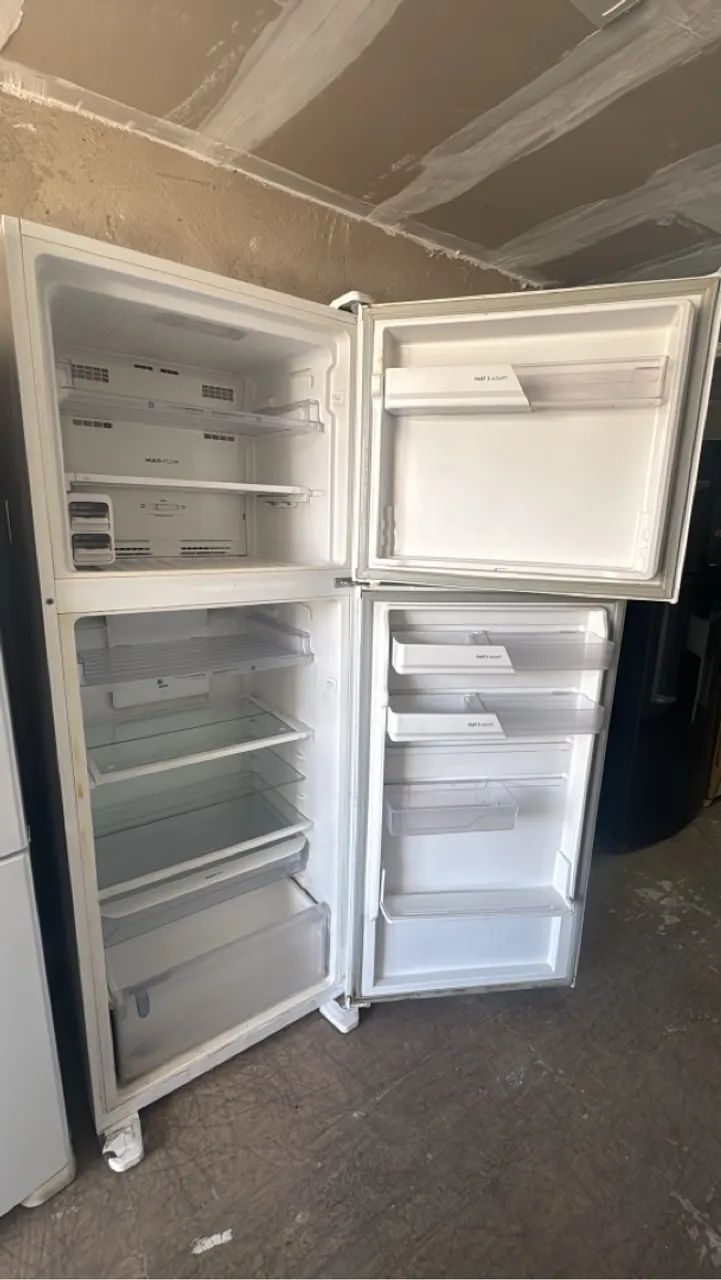 Vende-se Geladeira Electrolux 500 litros frost free - Foto 2
