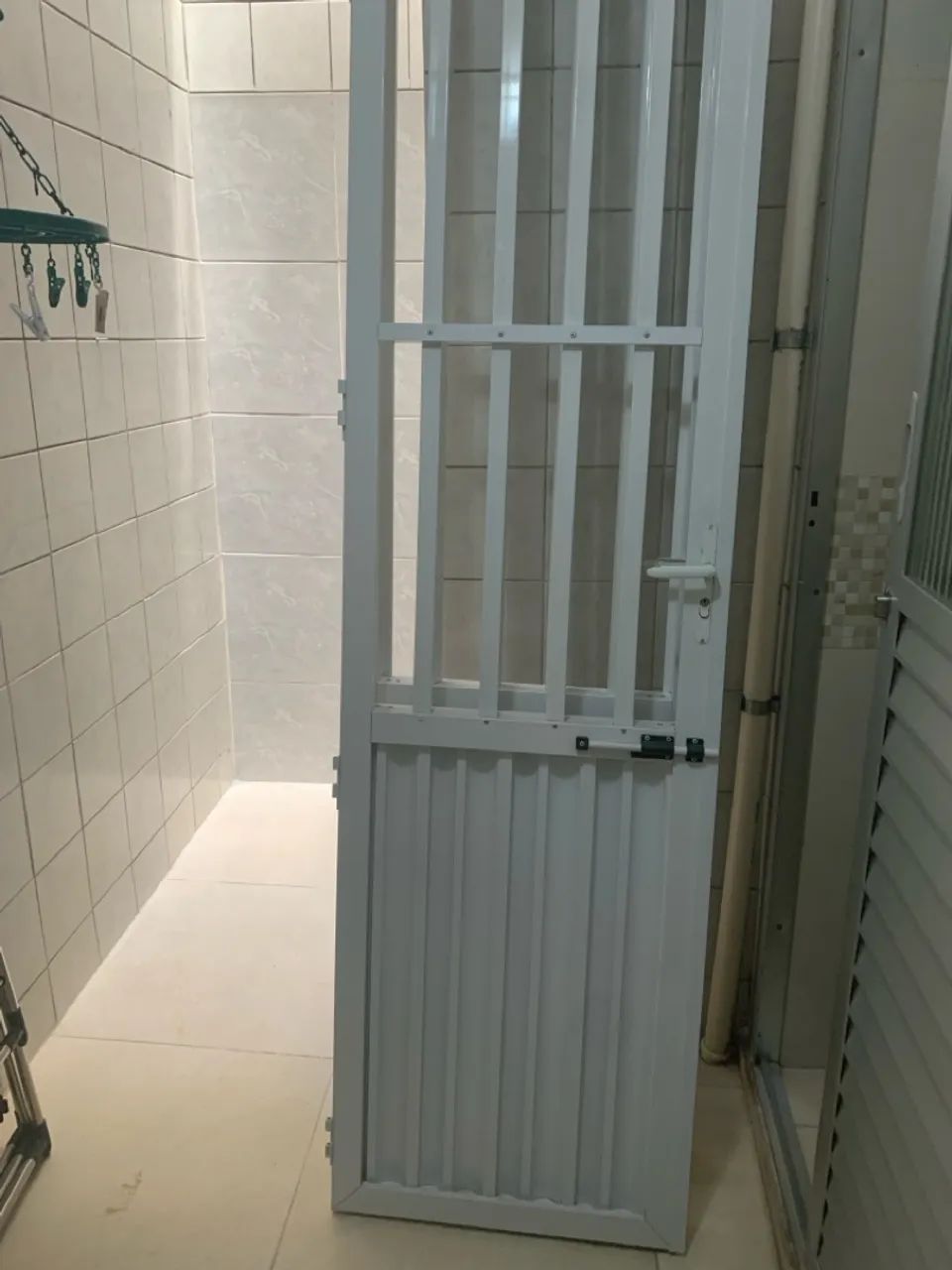 Portão de alumínio com grades - Foto 3