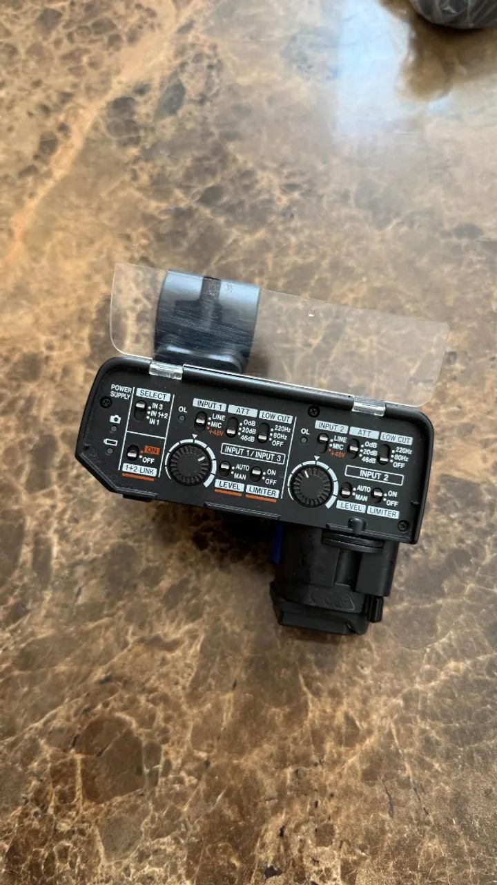 TASCAM CA-XLR2d-C Kit para Microfone XLR (Modulo Câmeras Canon R5 & R5c)