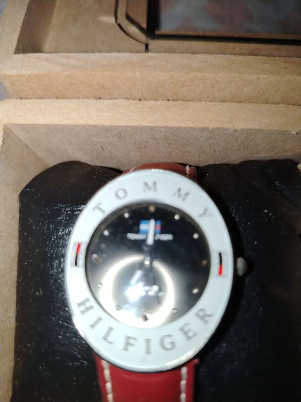 Relógio vintage Tommy Hilfiger máquina nova e bateria nova. 
