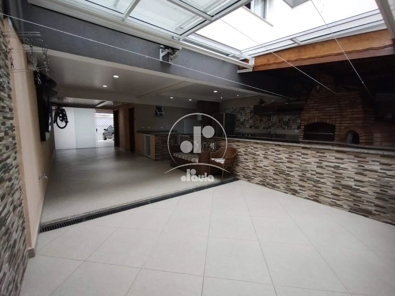 Sobrado Vila Pinheirinho! Impecável com 3 dormitórios, suíte, 4 vagas. Espaço gourmet com  - Foto 2