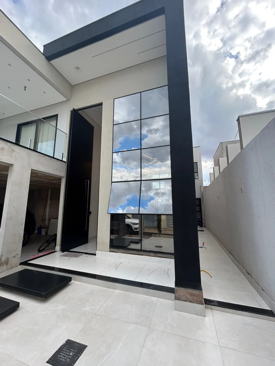 Vende-se linda casa, 5 quartos: 3 suítes. Área de lazer integrada,