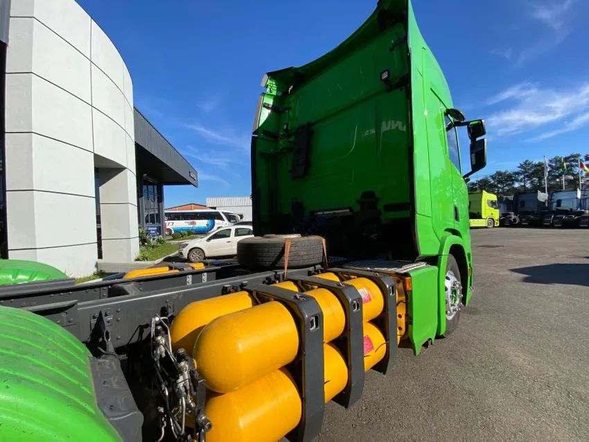 SCANIA CAMINHÃO A GÁS RH410 6X4 2022 - RETARDER, RODA DE ALUMÍNIO - Foto 4