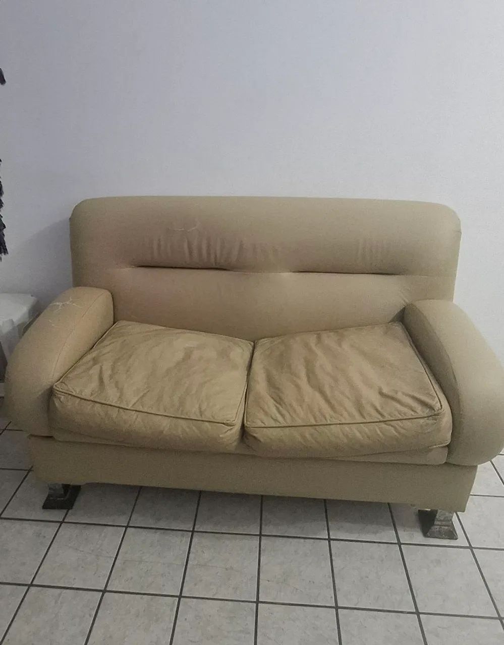 Sofá de couro sintético 2 lugares 