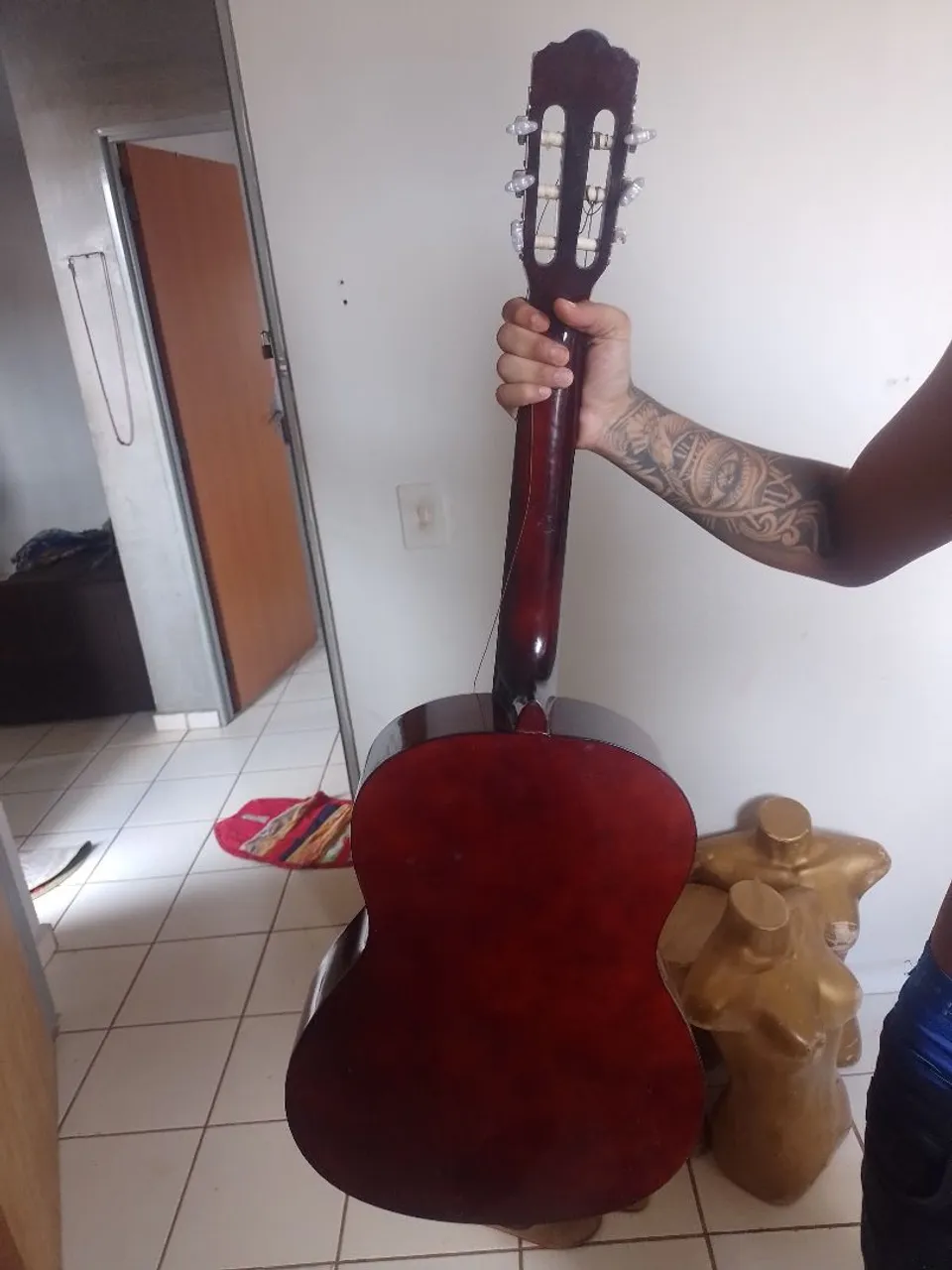 Vilão só está com uma corda estragada , semi novo pouco detales