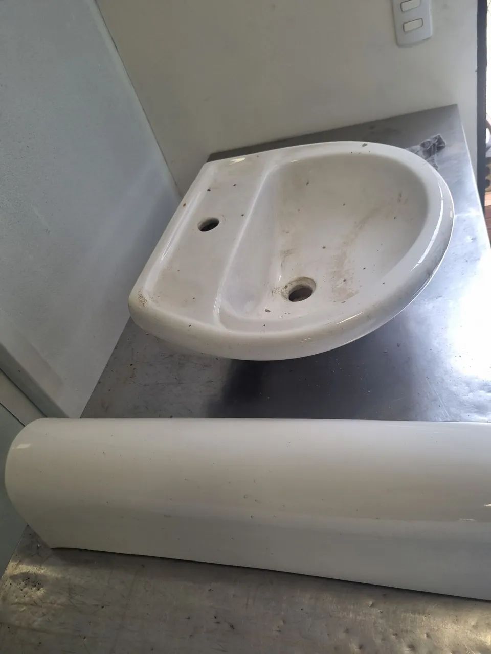 Cuba e pedestal.