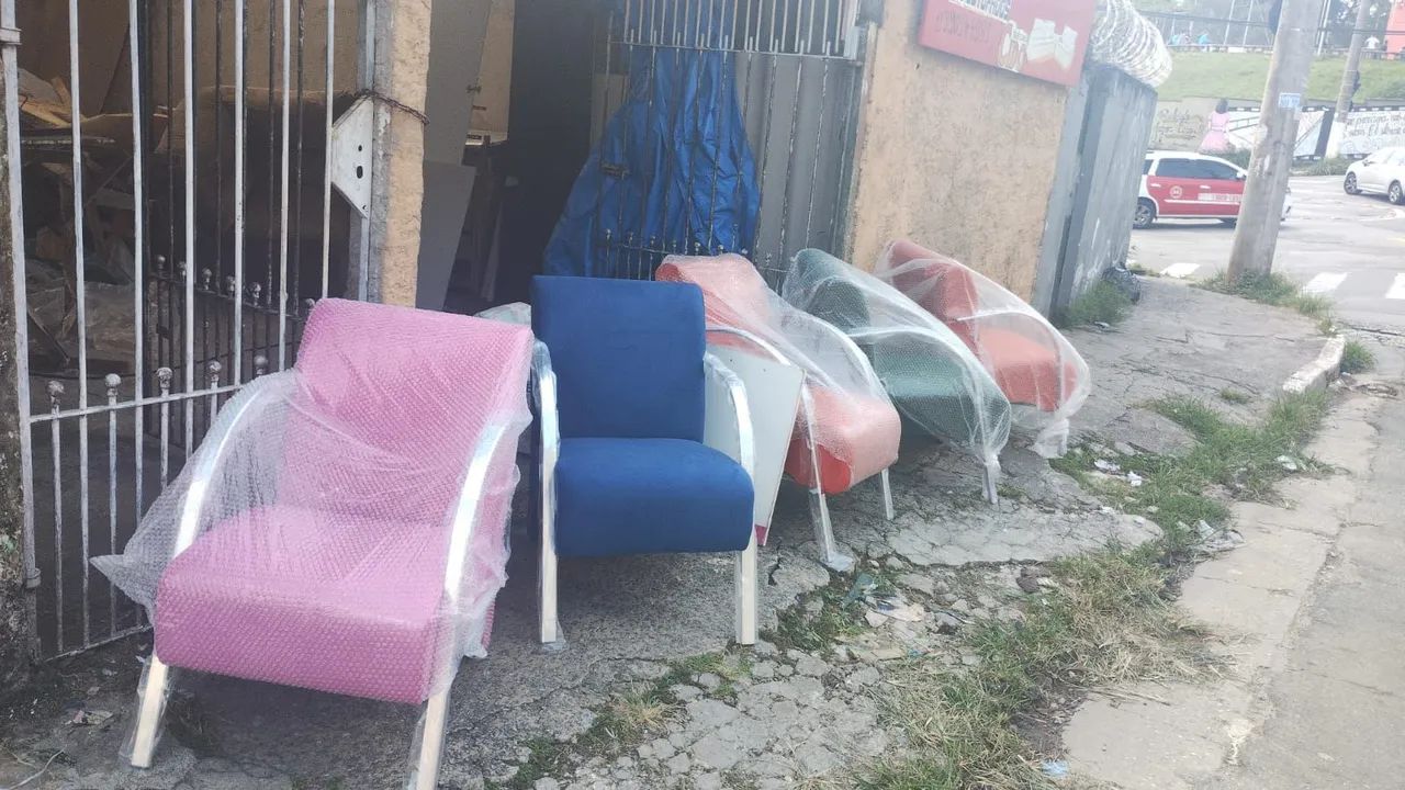 Poltrona nova só 220 reais 