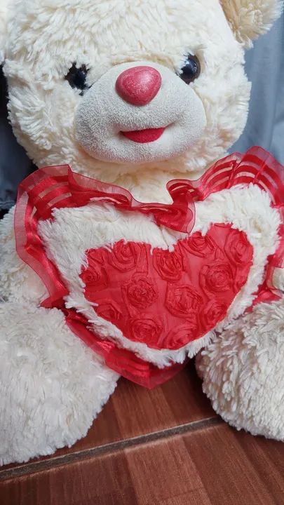 Urso de Pelúcia com Coração Vermelho - Foto 2
