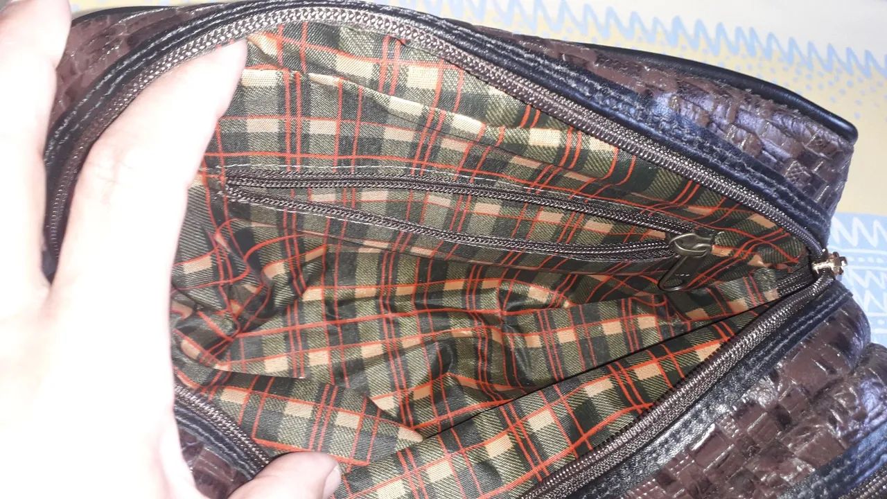 VENDO NECESSARIE GRANDE DE COURO NOVA  - Foto 4