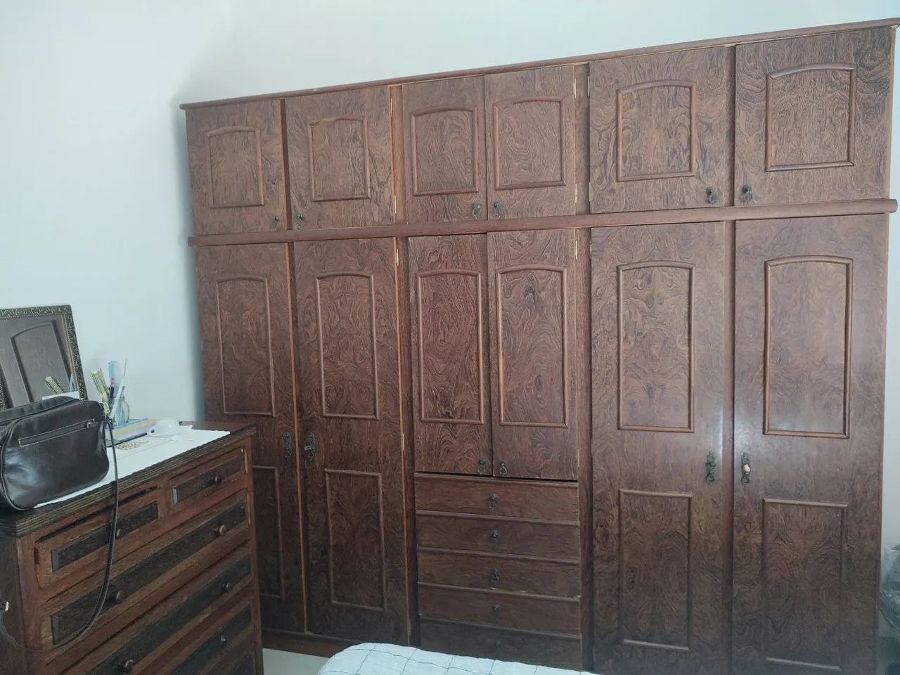 Guarda-Roupas de Madeira com 6 Portas ,- sucupira  - Foto 4