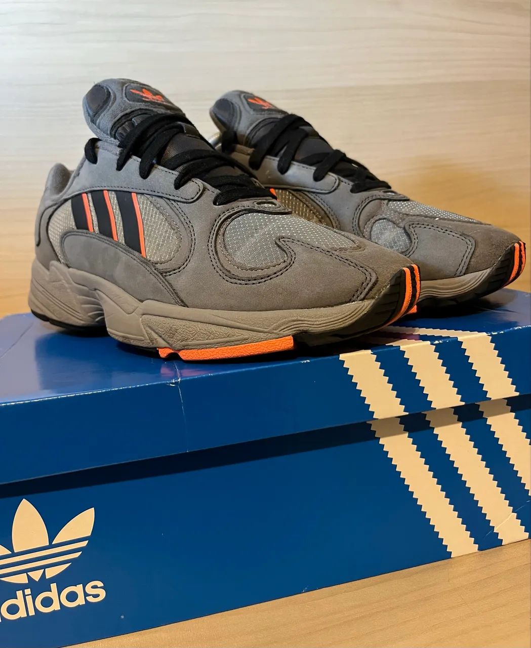 Tênis Adidas Yung 1 Cinza