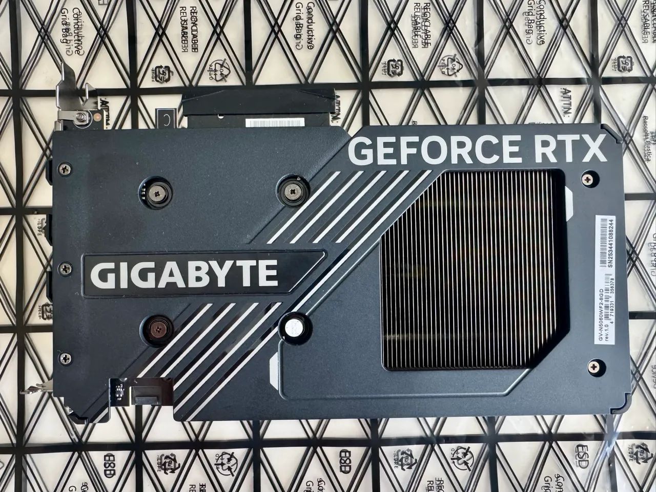 Placa video gigabyte windforce OC geforce rtx 5060 - Foto 4