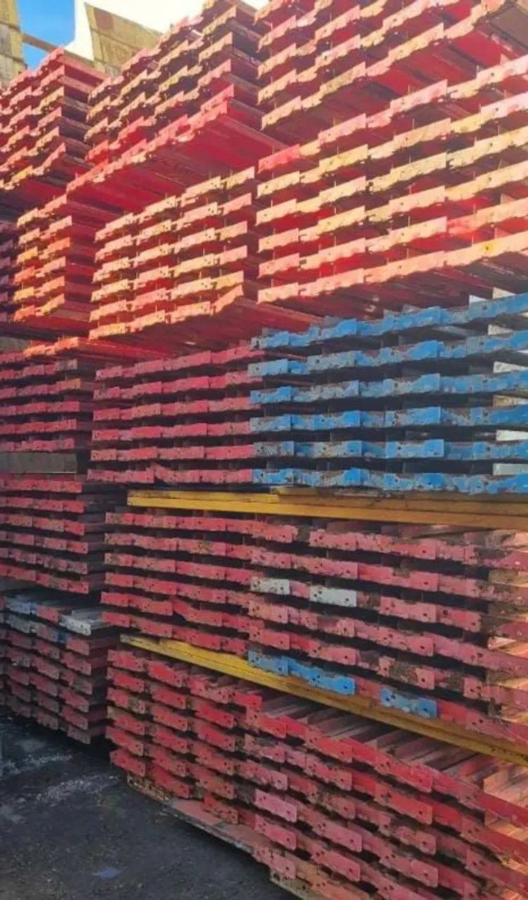 Longarinas p/,Porta paletes semi nova ( abaixo do custo) valor pra desocupar o local  - Foto 2