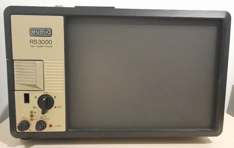 PROJETOR DE PELÍCULA SUPER 8 da Marca EUMIG Modelo RS-3000 RARIDADE PARA COLECIONADOR