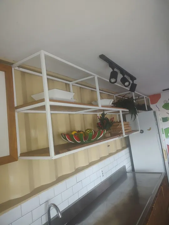 Rack de Parede Branco em Metal