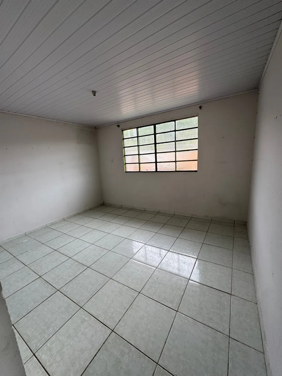 Alugo casa