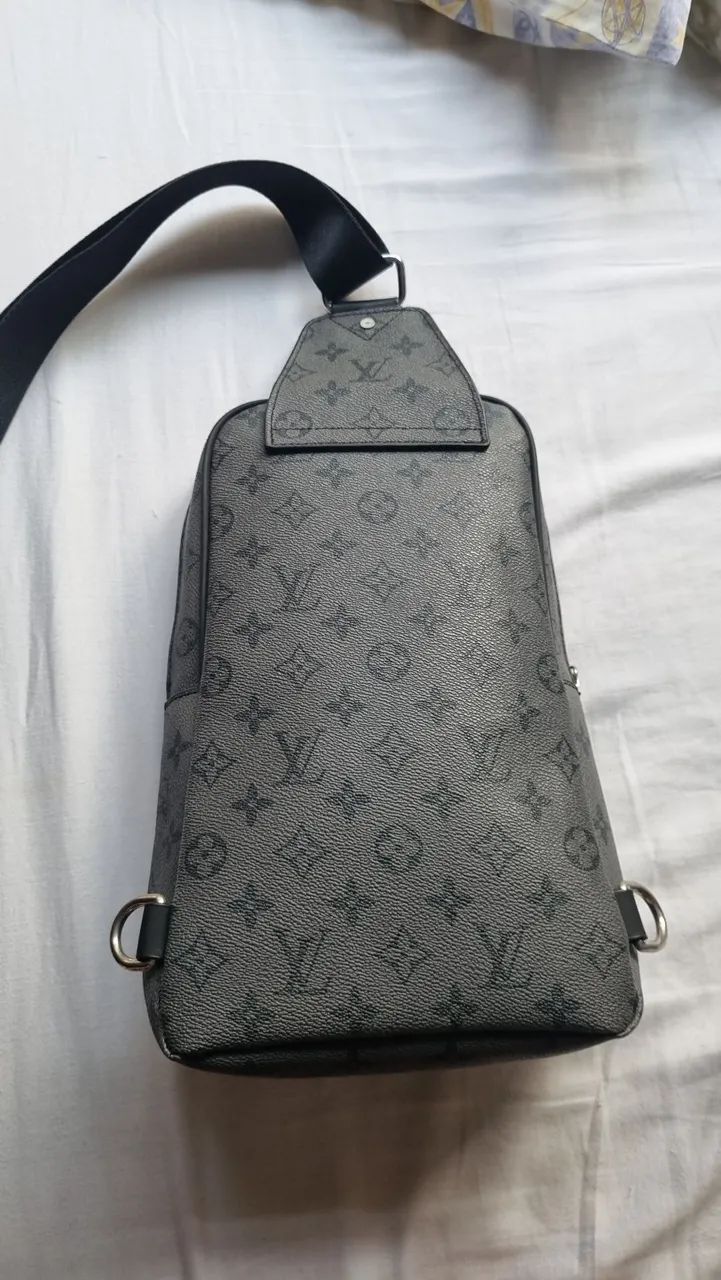 Bolsa Louis Vuitton Cinza e Preta (Masculina) - Foto 6