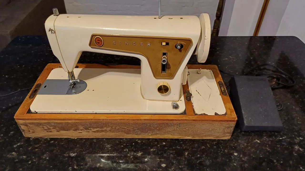Máquina de Costura Singer Antiga