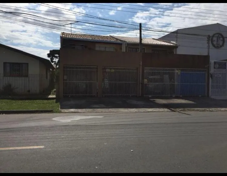Sobrado para venda com 220m² no Uberaba - Curitiba - PR