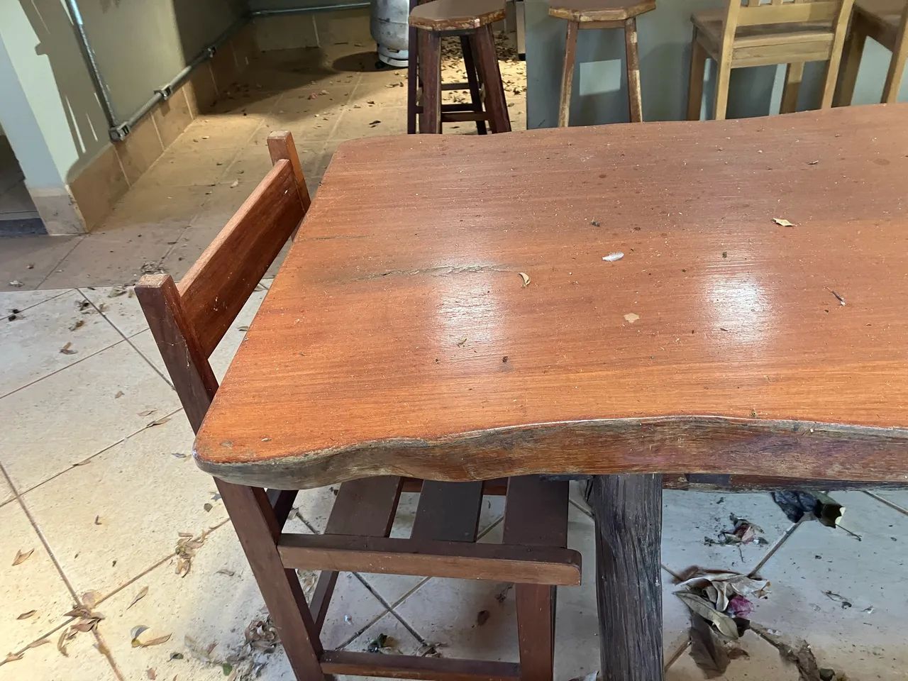 Mesa jantar rústica de madeira maciça (com bancos e cadeiras) - Foto 3