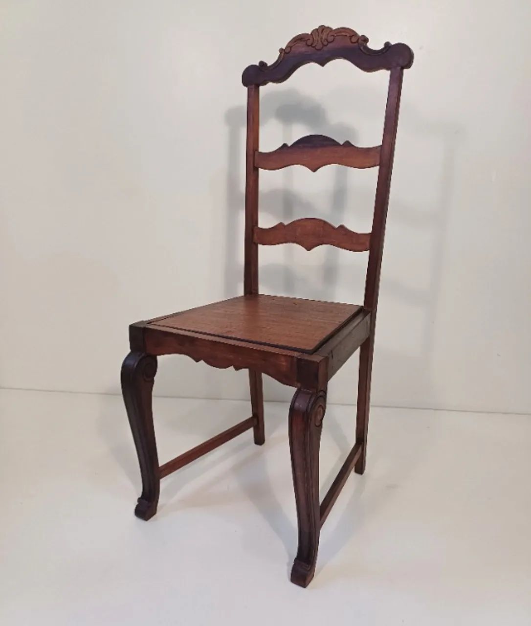 Cadeira Madeira Entalhada Antiga 